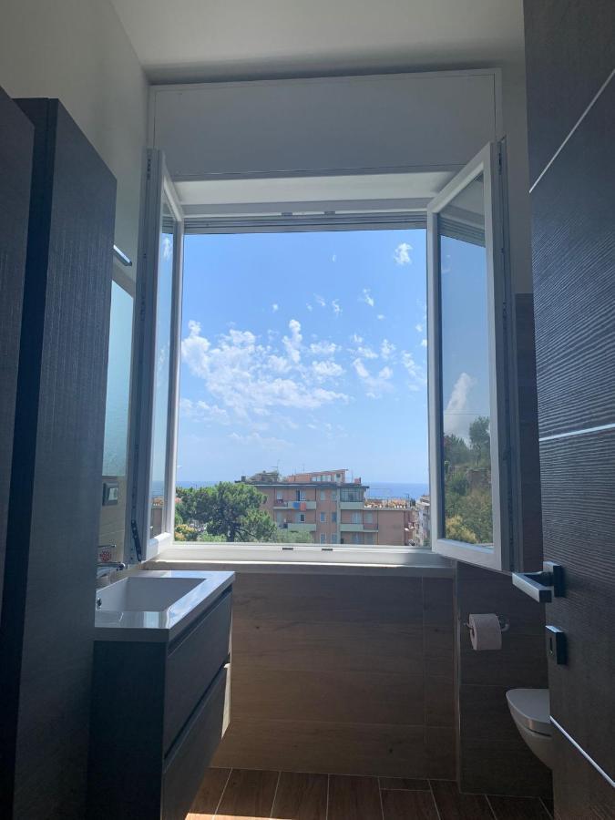 Terrazza Sul Mare In Via Devoto Apartment เคียวารี ภายนอก รูปภาพ